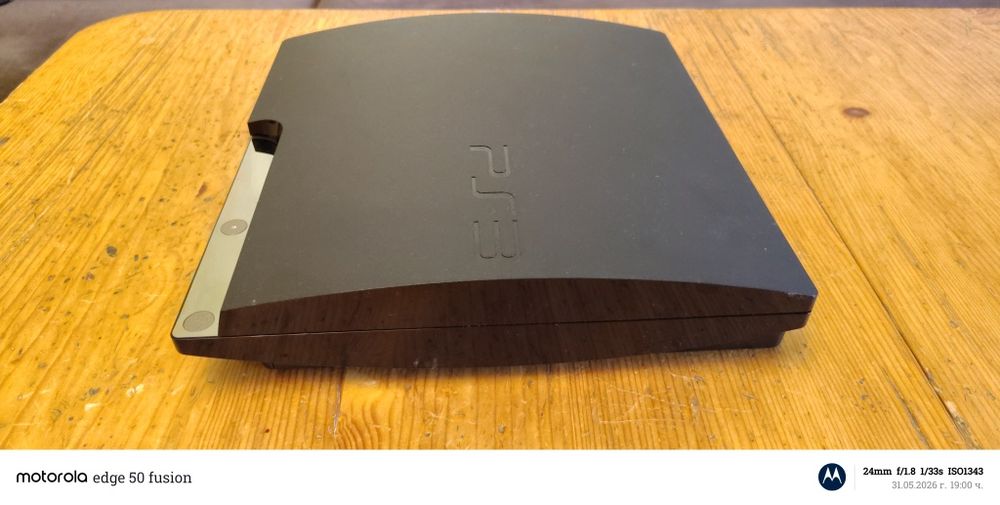 Здравейте продавам конзола sony playstation 3 slim 320gb