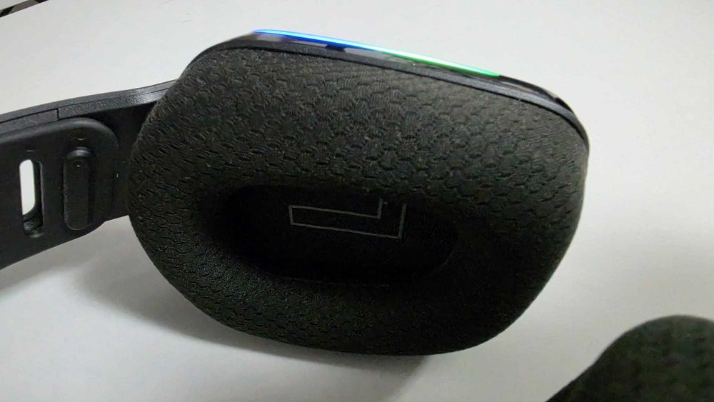 Casti Logitech G733