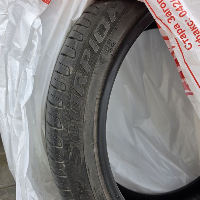 Летни гуми Pirelli Scorpion Seal Inside 235/45 R20. 4 броя. 6 мм грайфер.