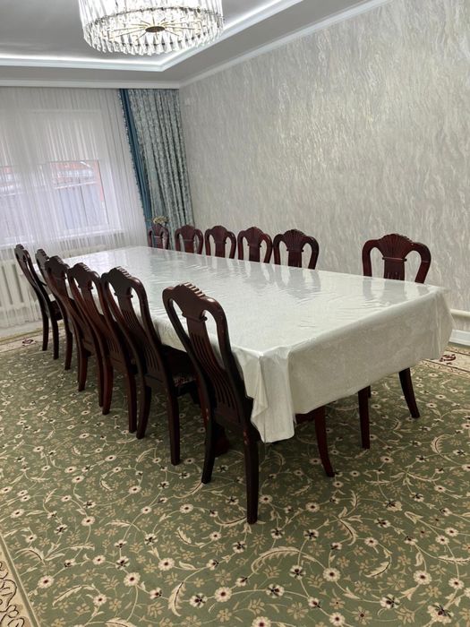 Продам гостевой стол со стульями.