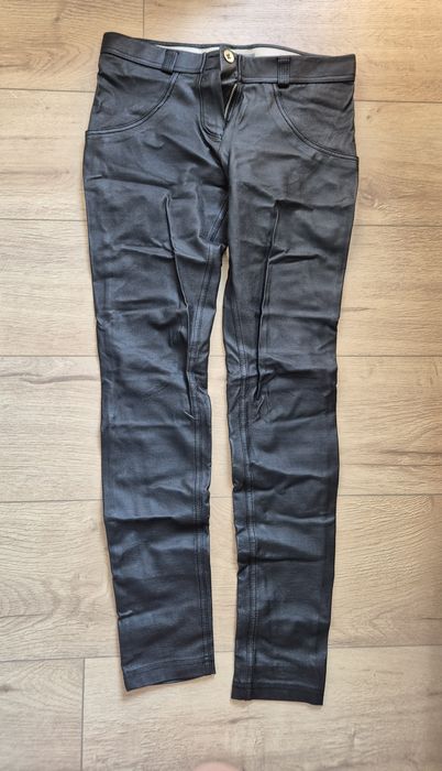 Дамски панталони от истинска кожа