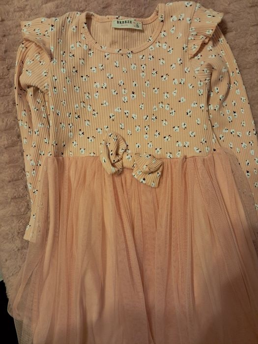 Детски дрехи за момиче 4- 5 години. осени в много добро състояниуе.