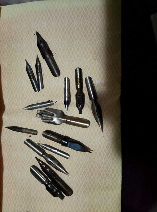 Продавам резци за линолеум, перца за перодръжки