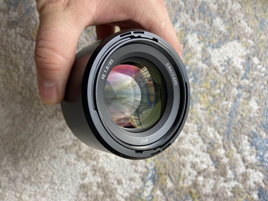 Sony FE 85mm f/1.8 объектив