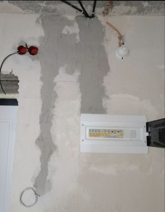 Услуги электрика недорого электрик