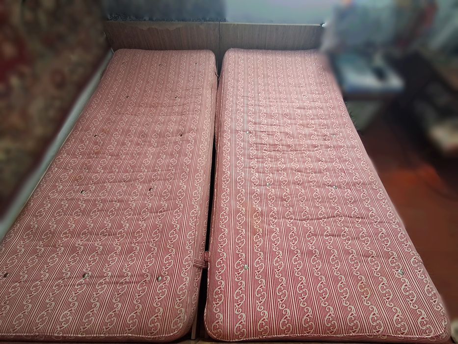 кровати две продам