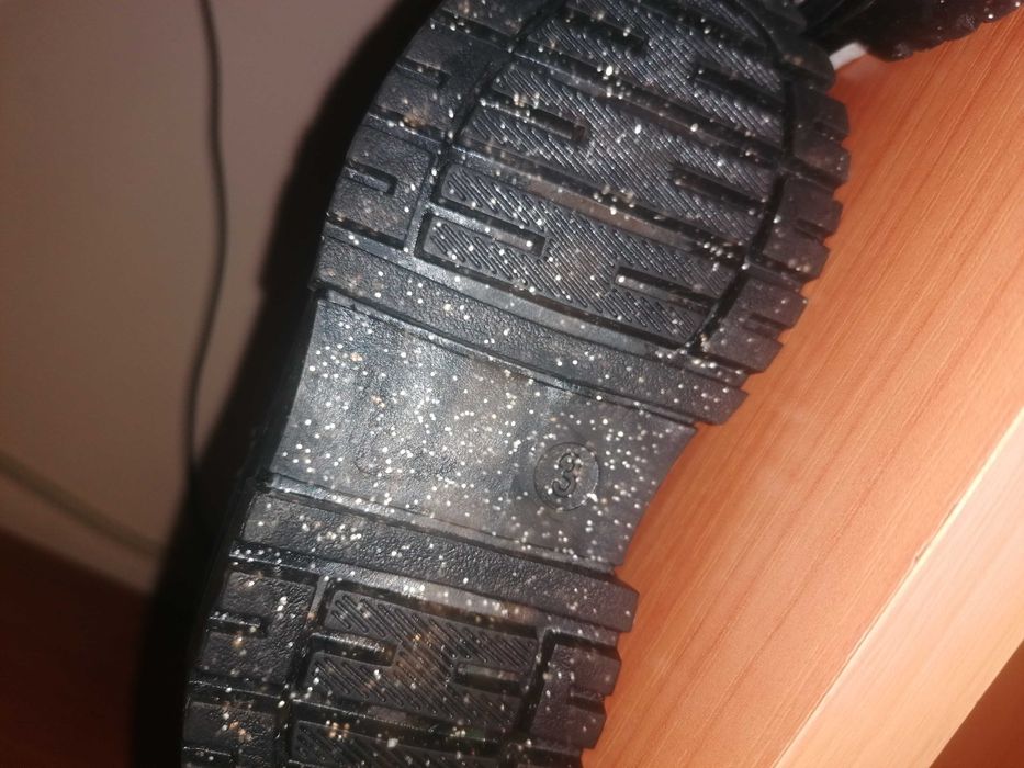 Чисто нови  обувки