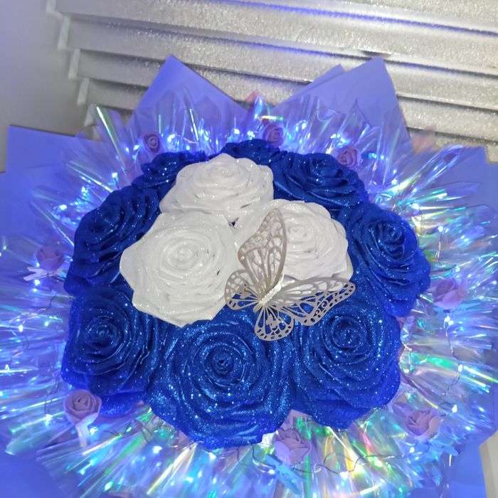 Светящийся букет роз
