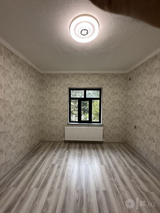 Продается квартира на первом этаже 2 комнаты 60 квадратов