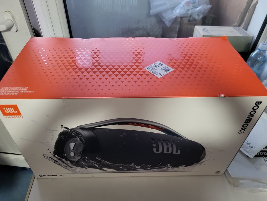 Продам колонку JBL Boombox 3