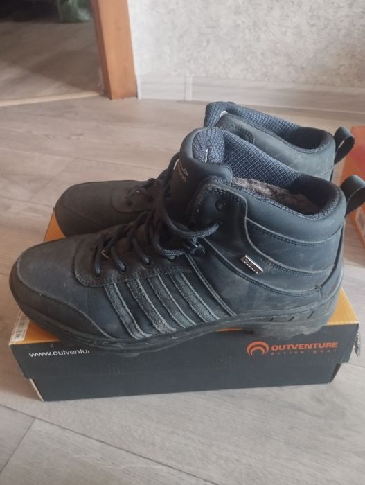 Продам кроссовки демисезонные