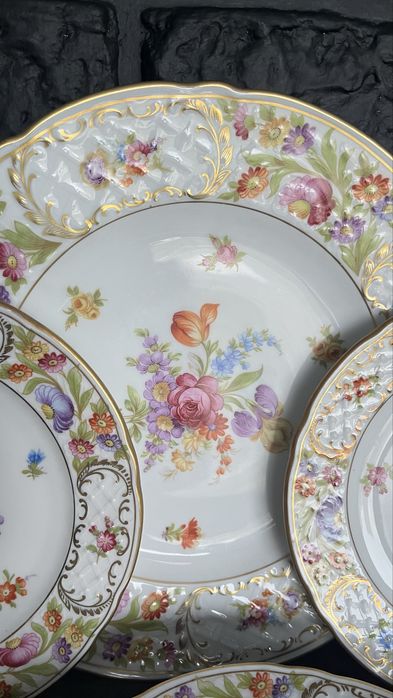 Антикварный  сервиз. Цветы Императрицы