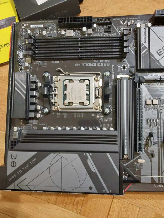 AMD Ryzen 5 7600X + Gigabyte B650 Eagle AX Wi-Fi