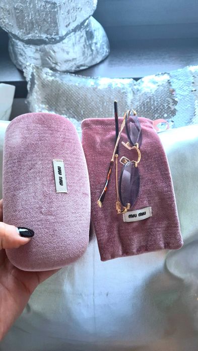 Noi, model nou. MIU MIU.