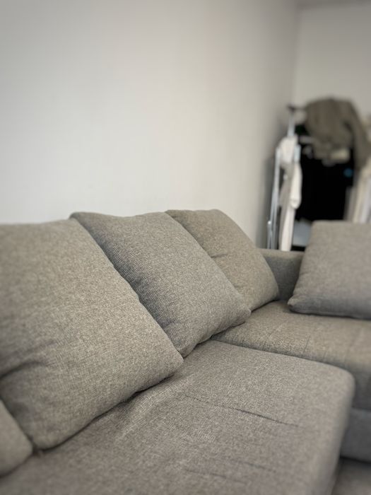 Canapea extensibilă gri + 5 perne, preț avantajos