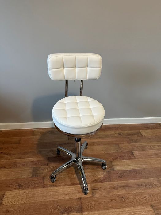 Scaun cu spatar pentru saloane