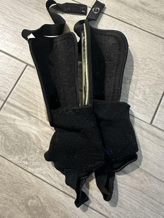 3 perechi de aparatori