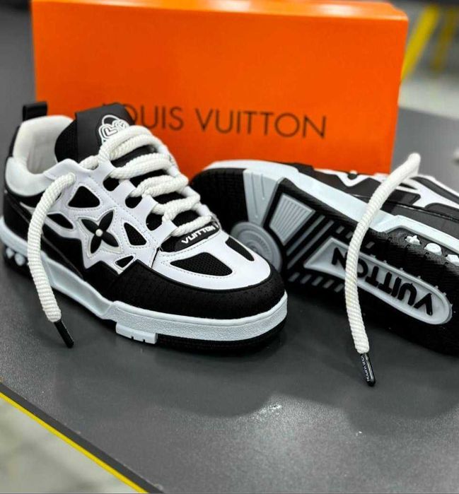Мъжки сникърси цветове черно и бяло Louis Vuitton