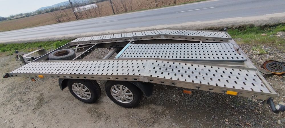 Vând sau schimb trailer