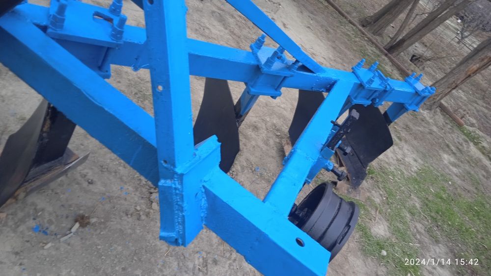 Plug (omoch) 4 koʻrpusli, Kp 2.4(makkajoʻxori oʻrgich),  sotiladi