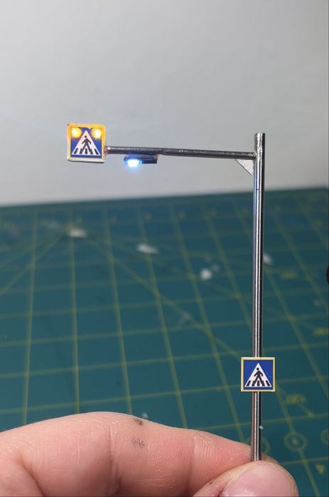 Machetă Stalp avertizare trecere de pietoni cu led Flash,scara 1:87