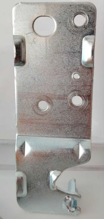 Петля холодильник лдж  правая верх