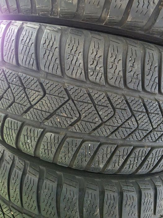 4 бр зимни 225/50/17 Pirelli 23г