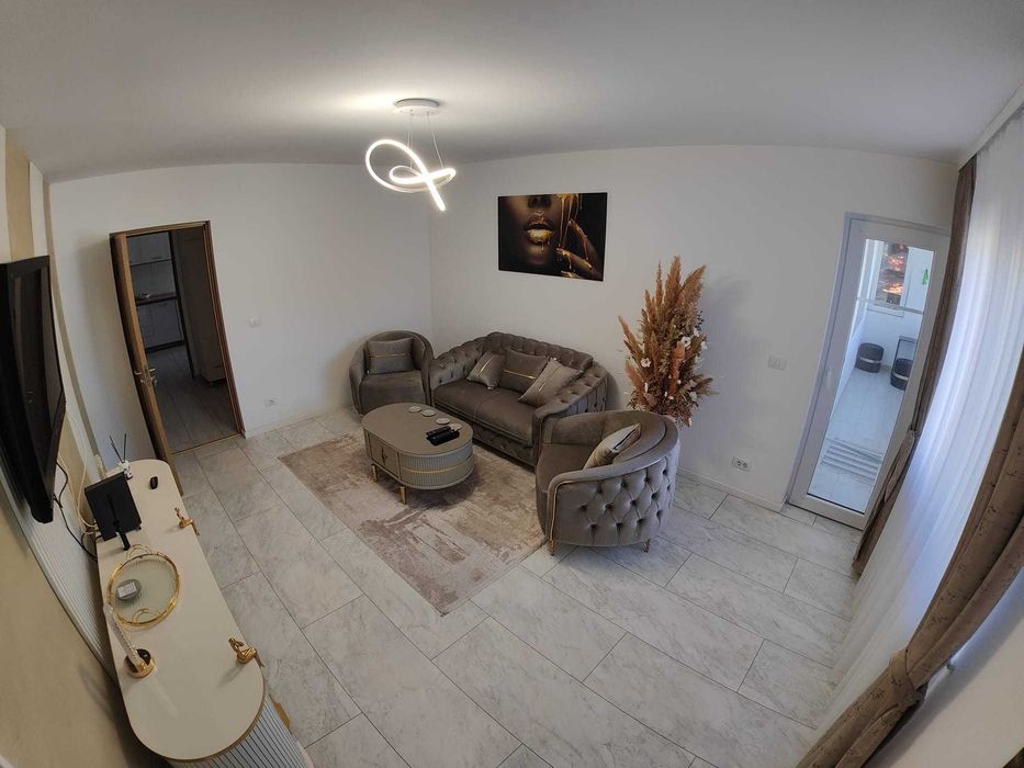 Închiriez apartament 3 camere, DECOMANDAT, 80 mp – Ultracentral, Câmpulung Moldovenesc