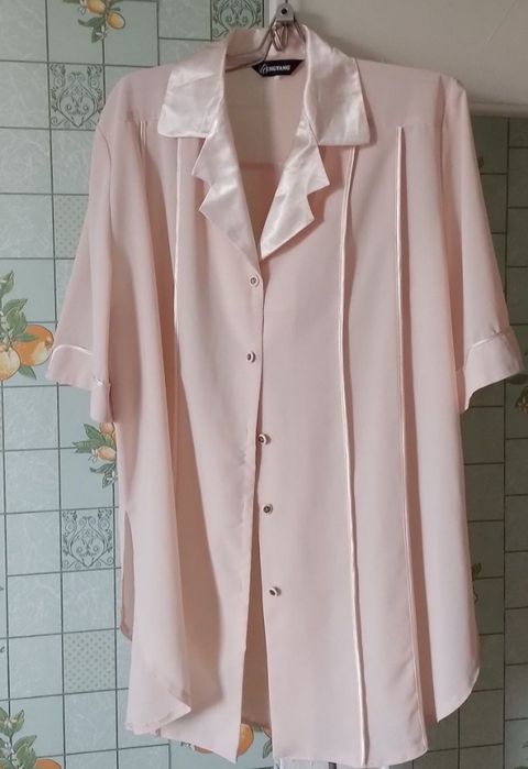 Продам блузки женские