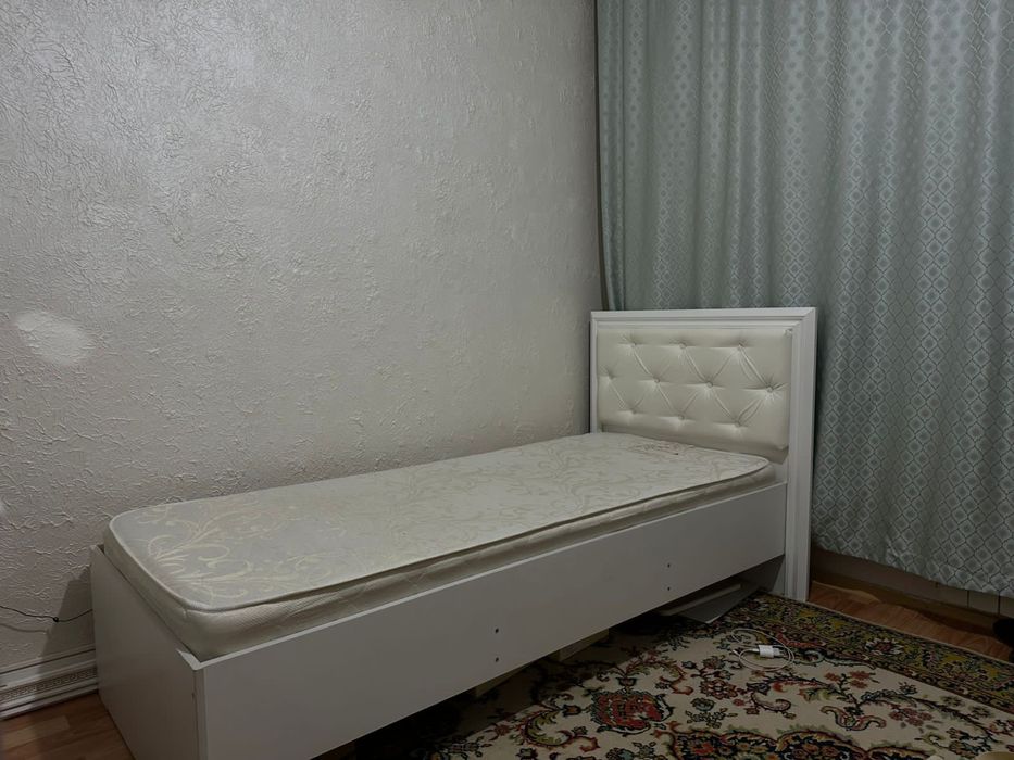 Продам кровать с матрасом