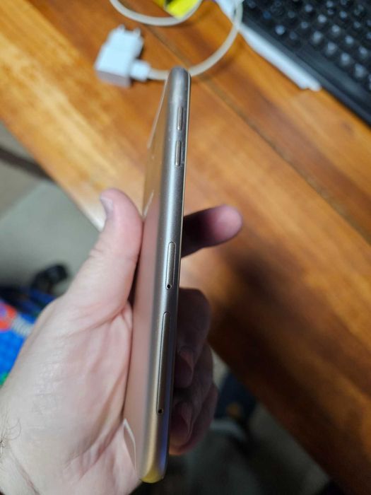 Телефон Samsung galaxy J5 16GB кутия зарядно кабел слушалки ТОП