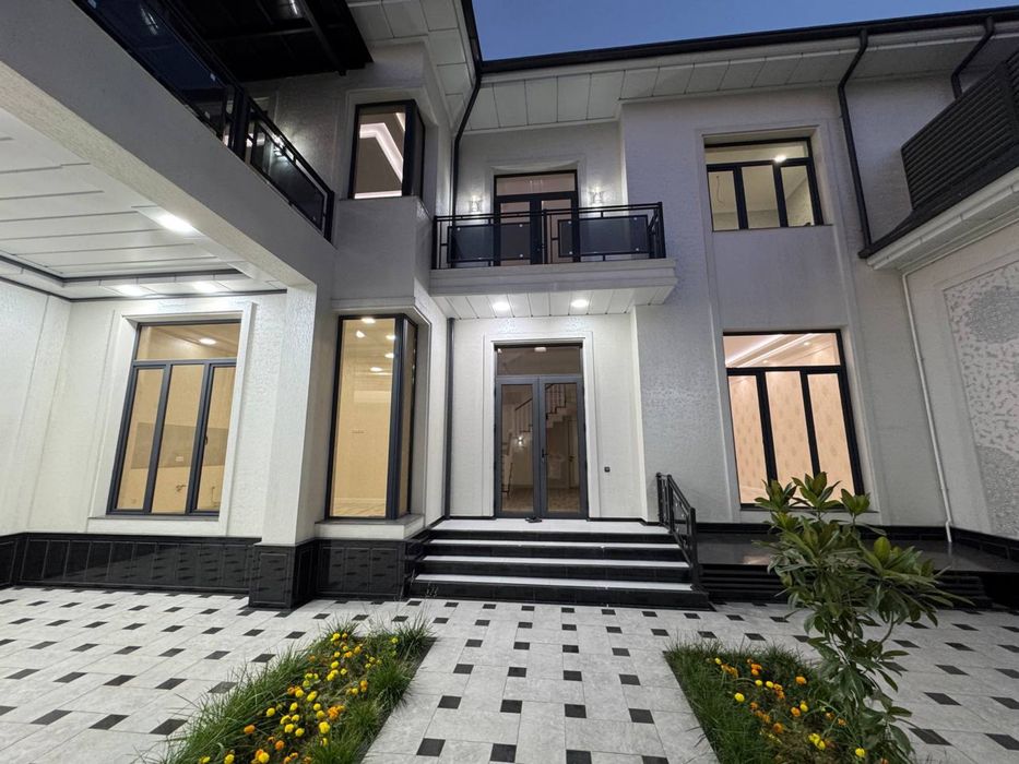 Хай тек усулидаги участка сотилади 7 хонали 2 этаж + подвал