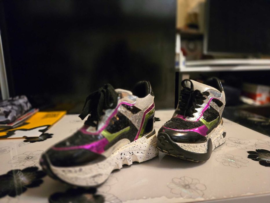 Продавам дамски обувки