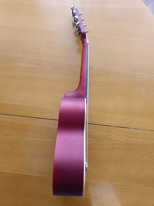 Червено укулеле Fender