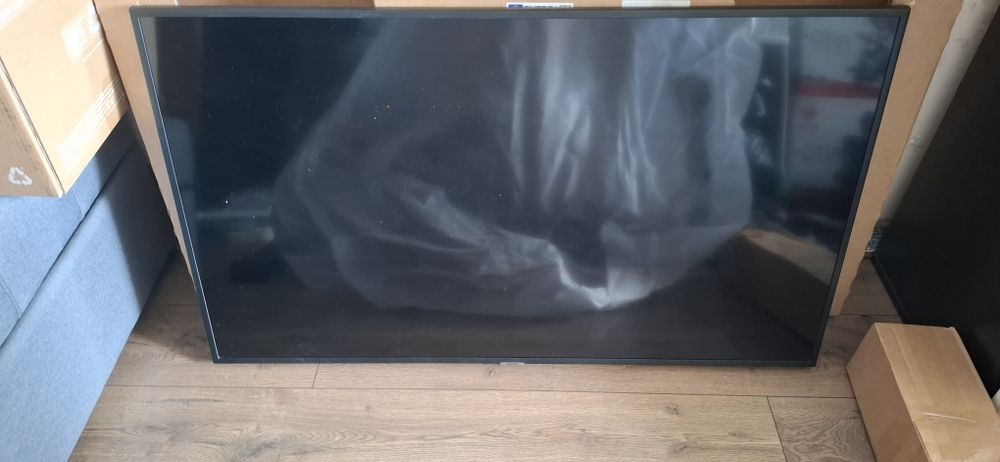 Samsung smart tv ecran lovit