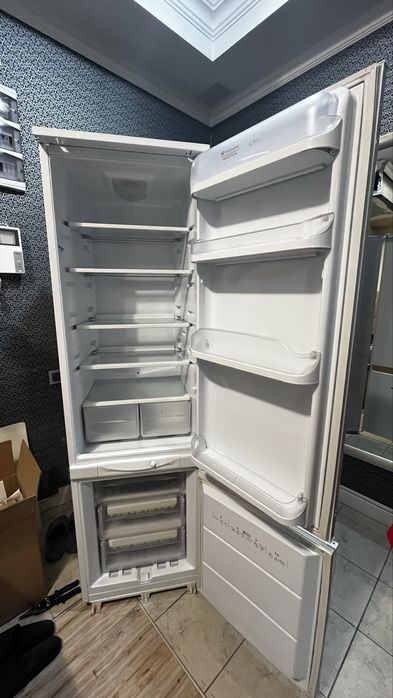 Продаю встраиваемый холодильник