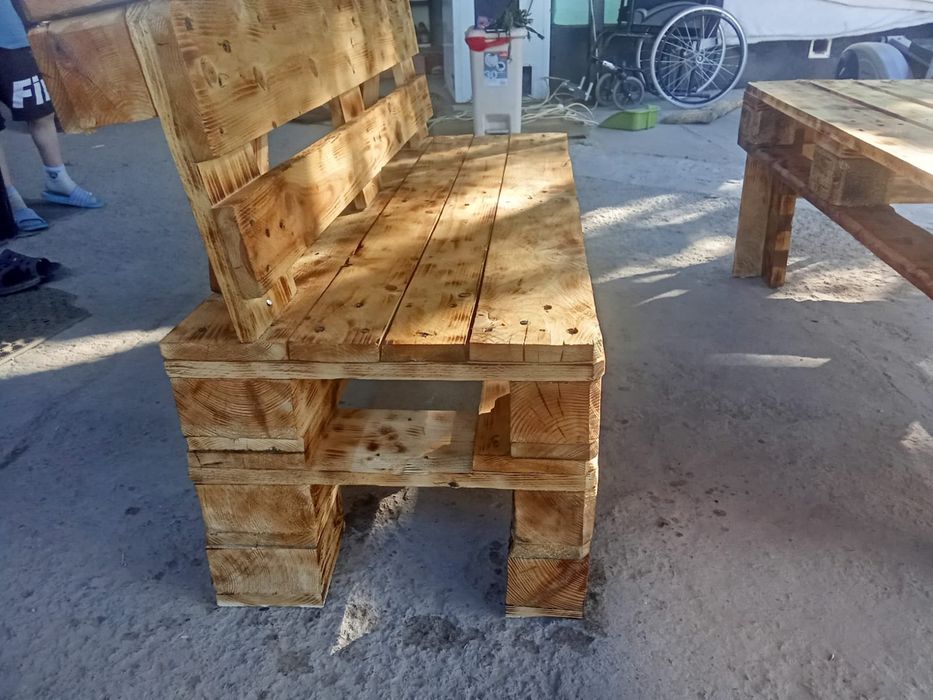 Стол и лавочки ручной работы
