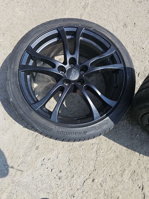 Jante aliaj 18” 5x108 + anvelope VARĂ Hankook 245/40 R18
Anvelopele sunt aproape noi (rulate ~200 km)
O anvelopă are o zgârietură superficială (nu a