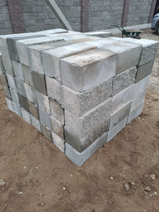 Продам кирпич 100шт