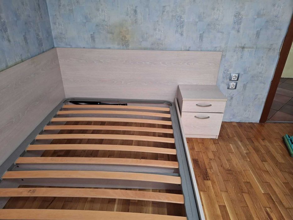 Легло-Спалня с подматрачна рамка.
