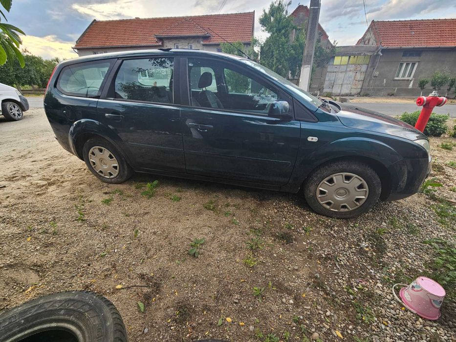 Ford focus 2007 luna 10 ( octombrie)
