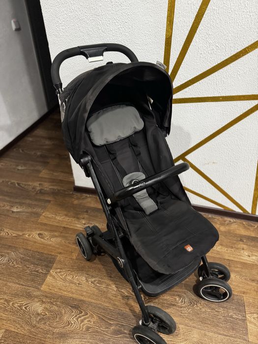 Продам прогулочную коляску