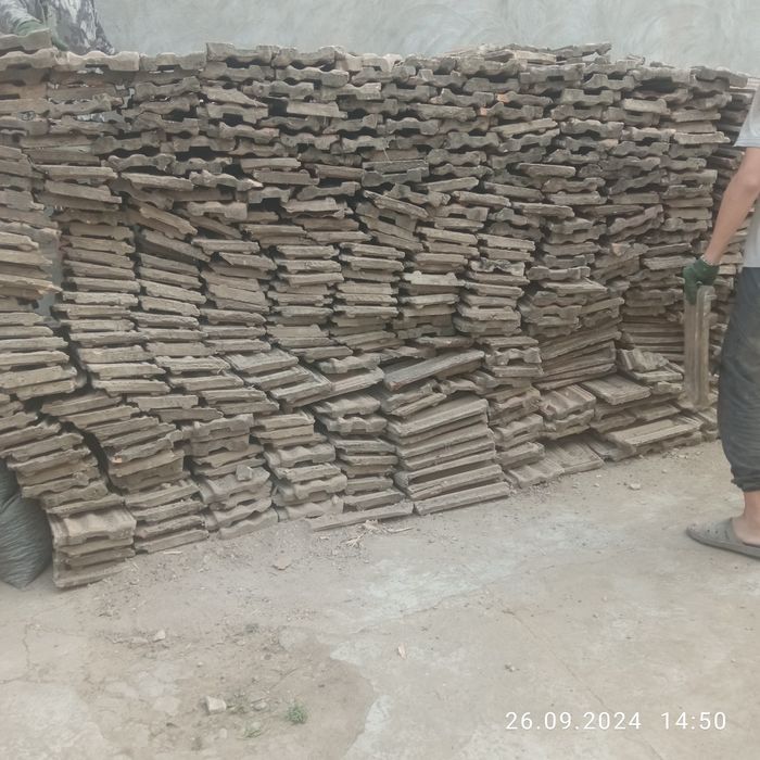 Продается черепица цена 1000сум сум.