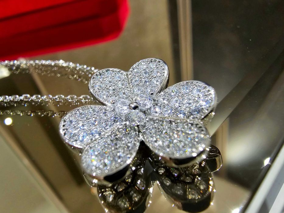 Van Cleef & Arpels VCA Silver Frivole Diamond Clover Дамско Колие