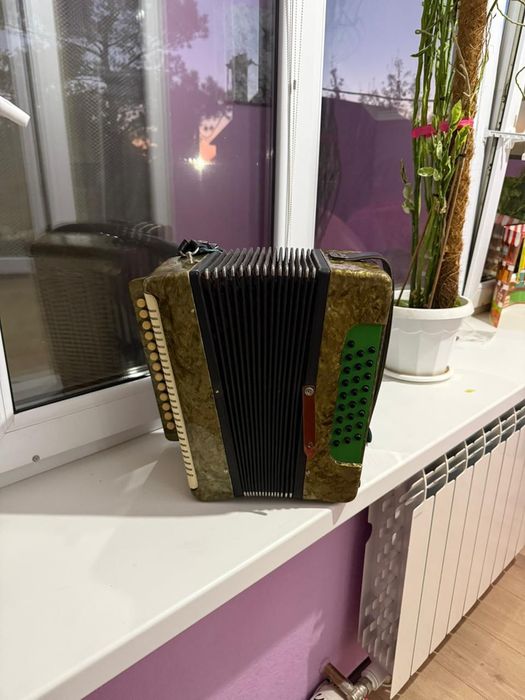 Продам Гармонь Восток