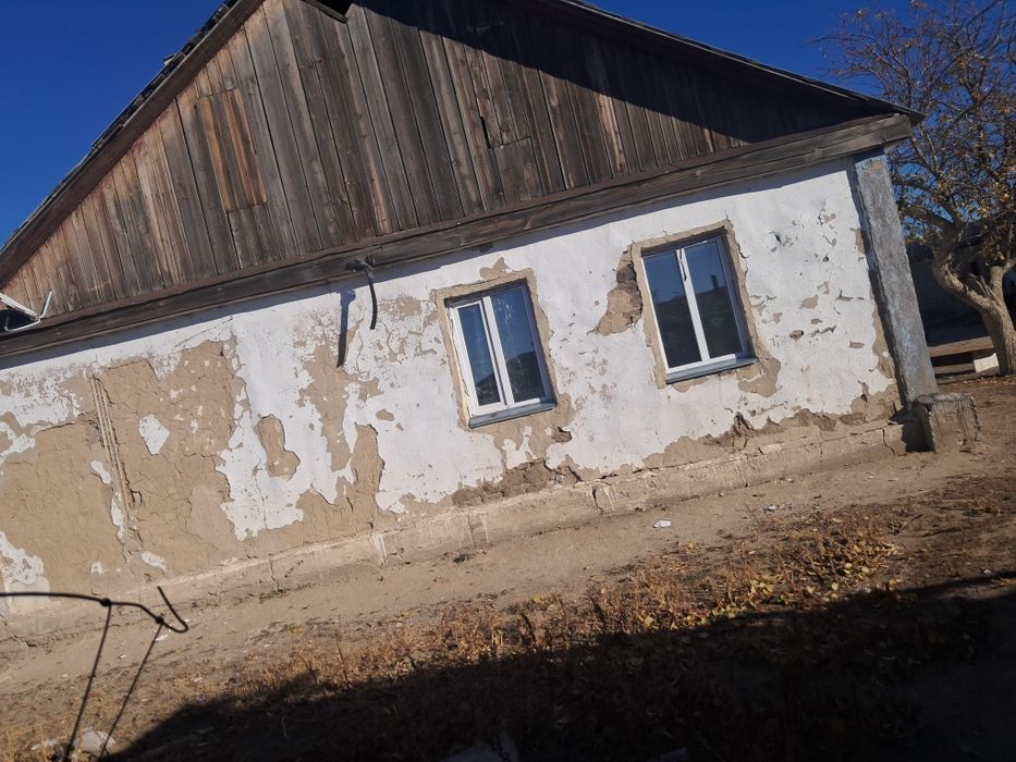 Аулдық жерде үй сатылады.