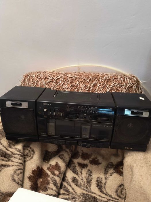 1Машинка за подстригване.   2нагревател  3бойлер.4касетофон сони