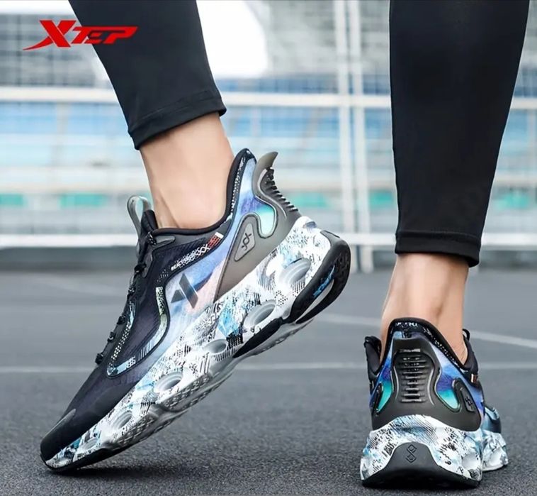 Продам новые кроссовки Xtep