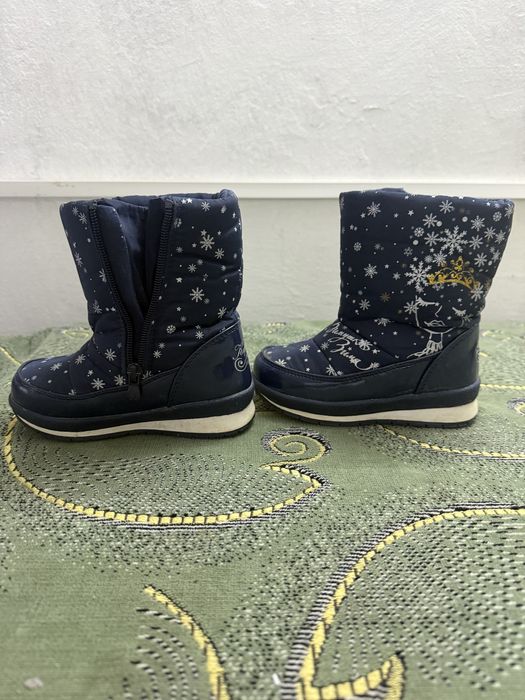 Продам зимние сапожки для девочки размер 25