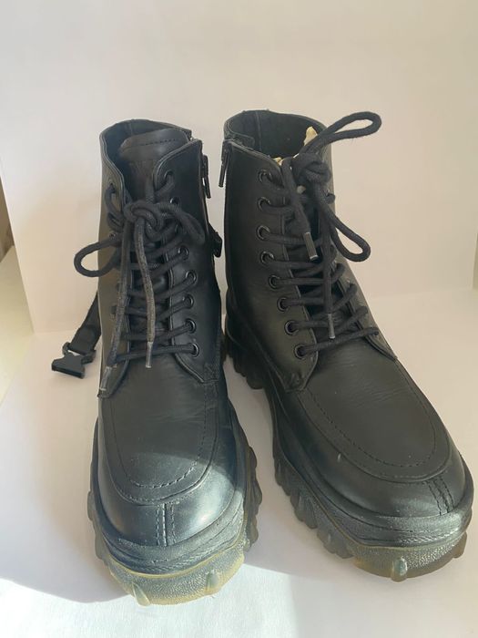 Продаю обувь почти  новые